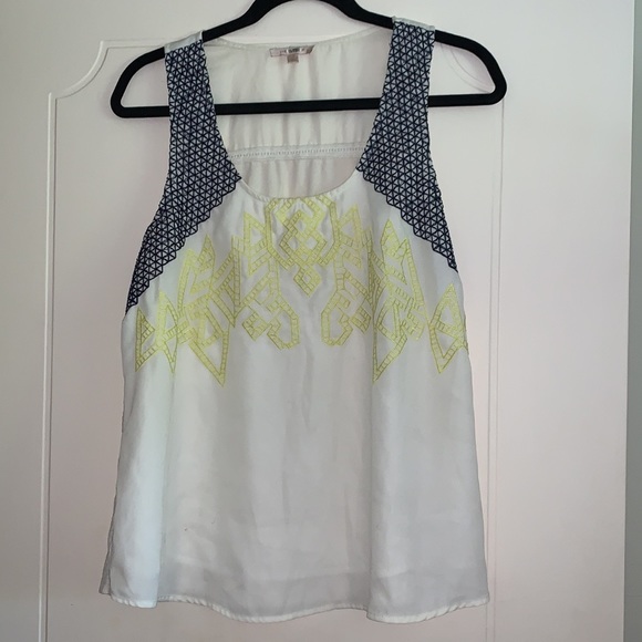 Beautiful top - Picture 1 of 6